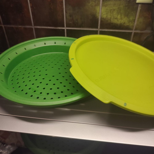 Tupperware 101microgourmet steam container for microwave oven like new