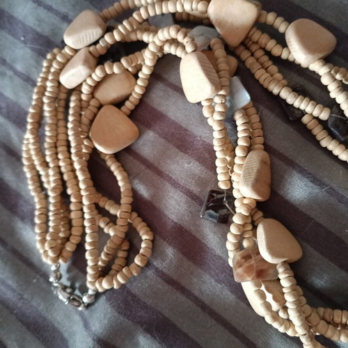 Summer necklace like new, beige
