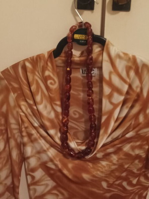 Amber necklace used with large stones in brown and orange tones