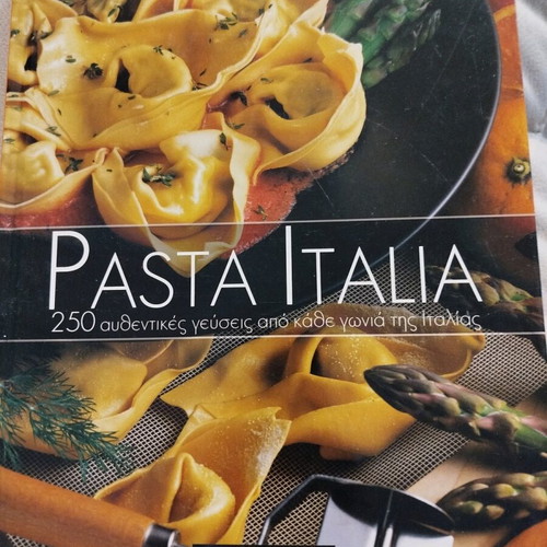 Pasta Italia hardcover book like new, 250 authentic Italian flavors