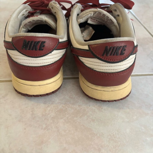 Nike Dunk women's shoes used, burgundy color, size 39