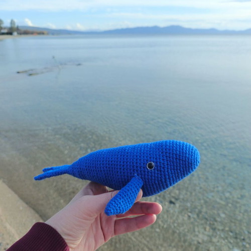 Whale knitted handmade like new, 21cm