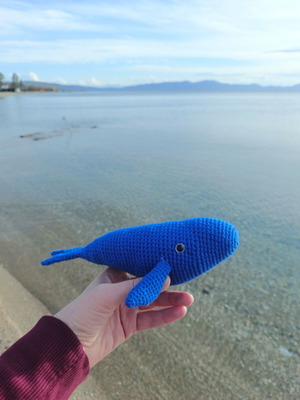 Whale knitted handmade like new, 21cm