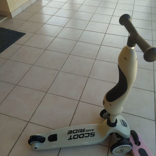 Scoot and Ride Scooter used, ages 1 to 5, convertible seat