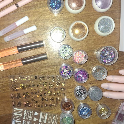Professional nail kit like new with polymerization varnishes