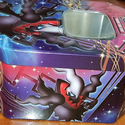 Pokemon tins like new from black & white set Mewtwo and Darkrai