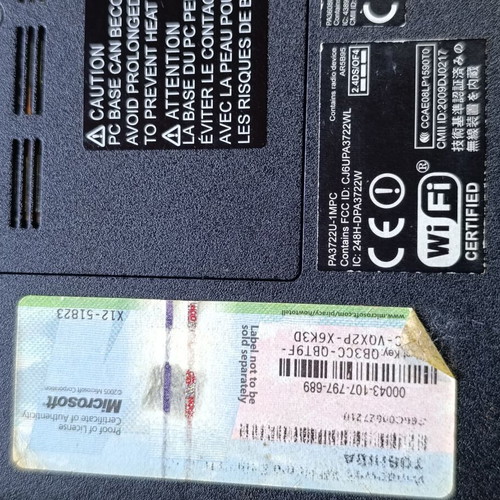 Toshiba NB200-10P compact netbook with Ubuntu Linux