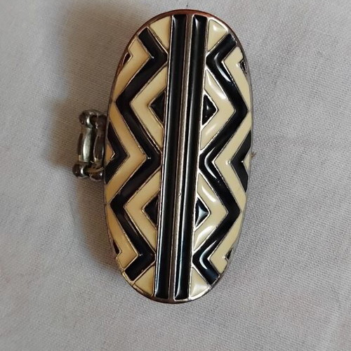 Black and white adjustable ring like new
