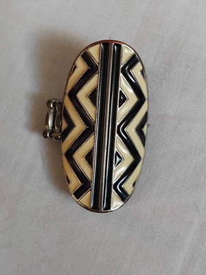 Black and white adjustable ring like new