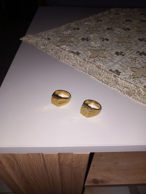 Men's rings gold color new, modern and timeless design