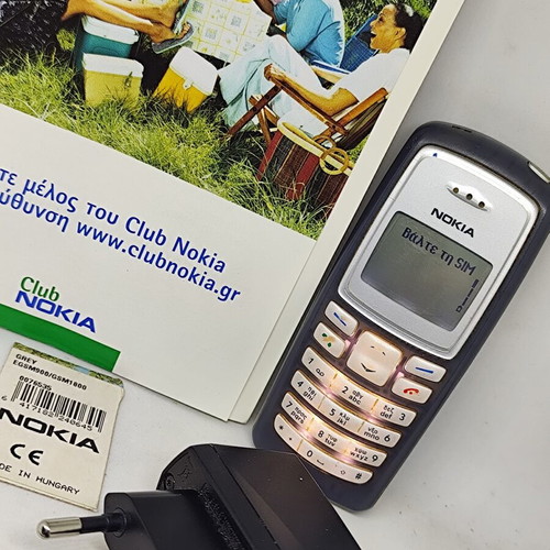Nokia 2100 Vintage 2003 like new with charger and documents