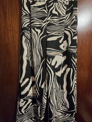 Celestino wide-leg pants S-M like new, black and white