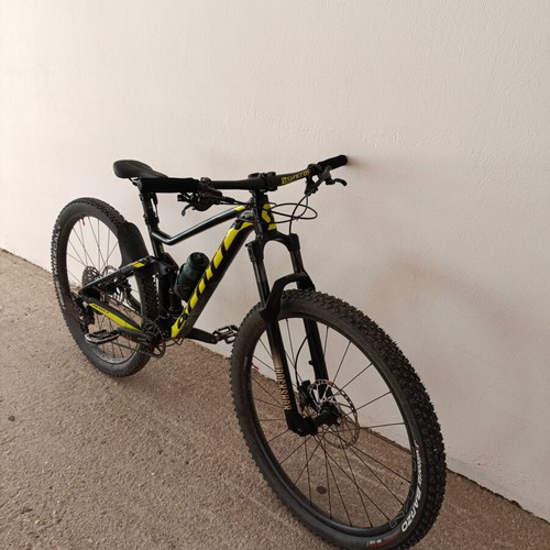 Scott Spark 2019 Mountain Bike Medium Size 29" Like New