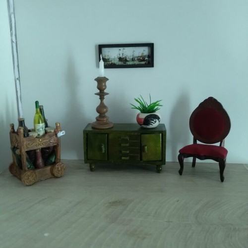 Dollhouse living room set like new, 6 wooden pieces