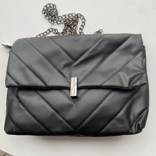 Women's black quilted shoulder bag with chain like new