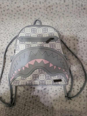 Τσάντα Sprayground πλάτης σαν καινούρια, άσπρη και γκρι