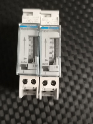 Hager EH011 rail timer with backup