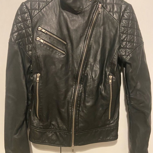 Leather women's biker jacket black like new