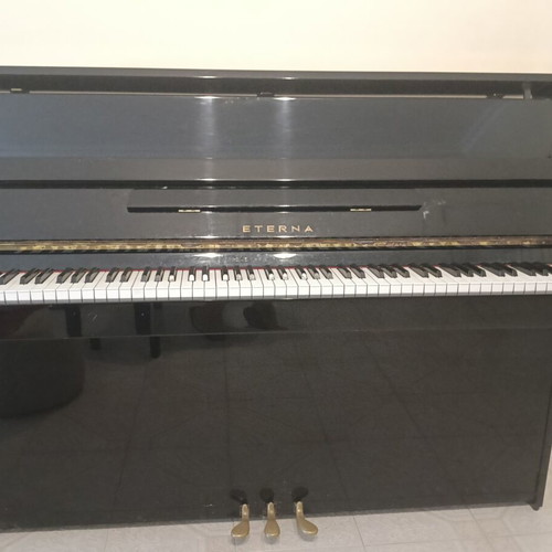 Eterna Yamaha upright piano like new with storage bench