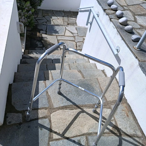 Pi aluminum walking aid like new, stable