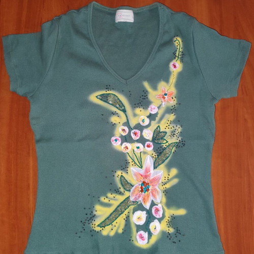 Raxevsky vintage short-sleeve blouse with embroidered flowers and sequins used