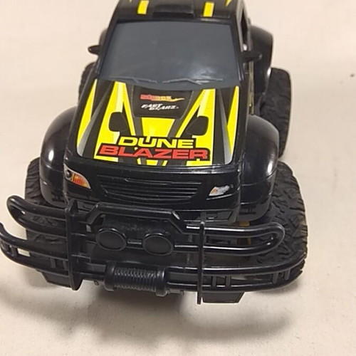 Fast Gearz Dune Blazer Remote Control Car 1:18 Like New with 2 Controllers