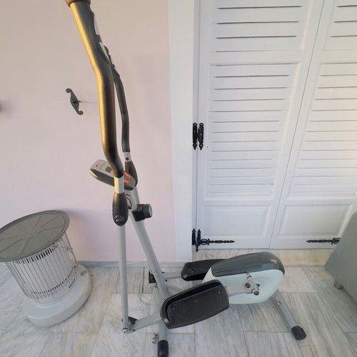 Elliptical fitness machine like new