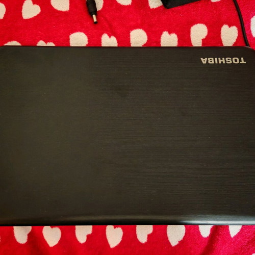 Toshiba Satellite C50D-A-11G laptop used 15.6" 8GB RAM 120GB SSD with bag and mouse