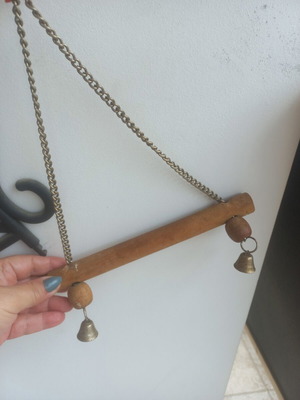 Vintage ξύλινο διακοσμητικό πόρτας ή τοίχου με ορειχάλκινα κουδουνάκια μεταχειρισμένο