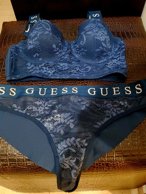 Guess lingerie set new, blue lace