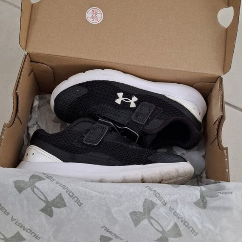 Under Armour Surge 3 kids' athletic shoes used, size 27, black