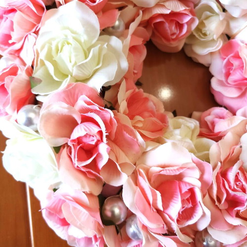 Wreath with white and pink roses and pearls new
