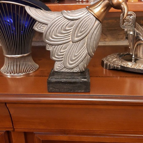 Decorative bird used with metal head and wooden base