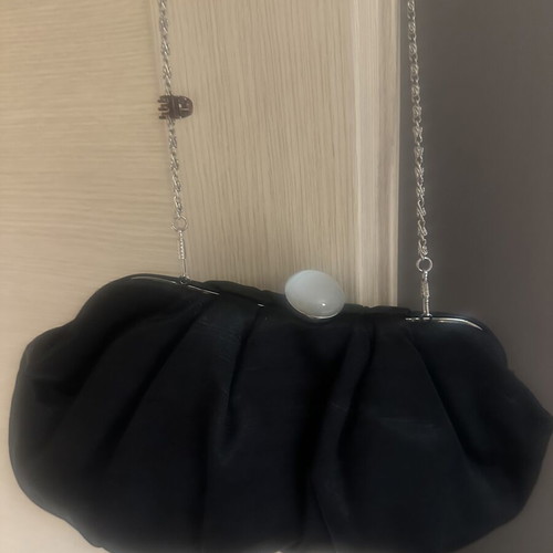 Clutch satin with white pearl and removable silver shoulder chain like new