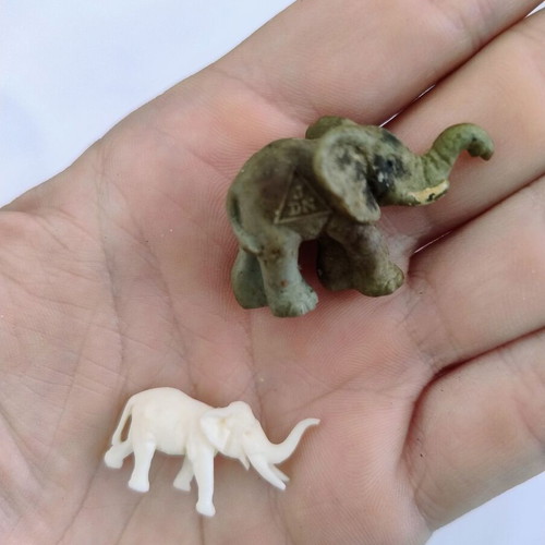 Elephant miniatures set used, pack of 2, plastic