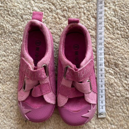 Children's Anatomical Sneakers like new, pink, size 28
