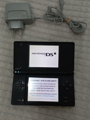 Nintendo DS like new with stylus and original charger