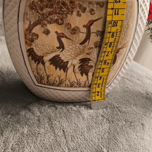 Vase like new, decorative art piece