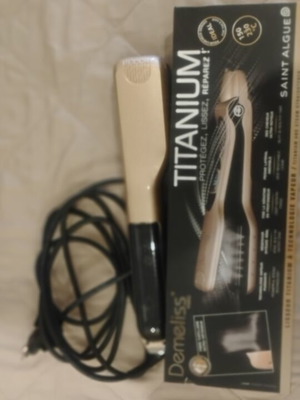 Πρέσα μαλλιών με ατμό Demeliss Titanium Elixir σαν καινούργιο