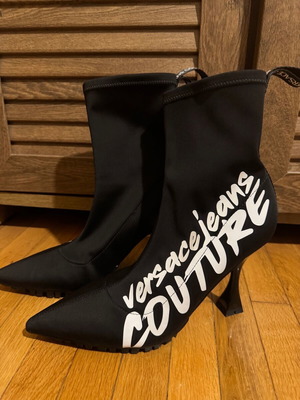 Μποτάκια κάλτσα Versace σαν καινούργιο, μαύρα με τακούνι 10cm