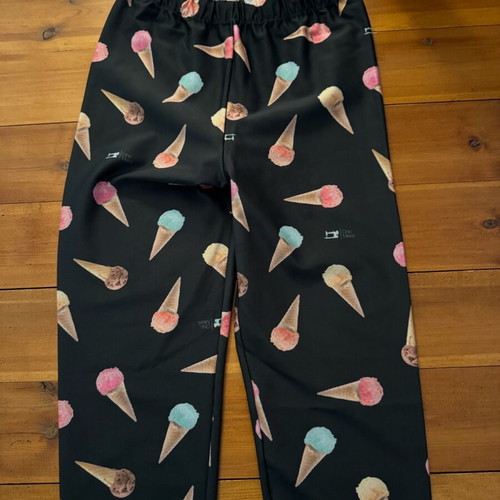 Chic Mess leggings with ice cream design, size Small, like new