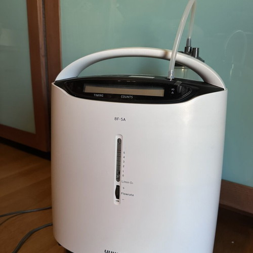 Yuwell 8F-5A Oxygen Concentrator 5L, like new