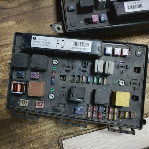 Opel Astra H fuse box 1.6 13191127 FD
