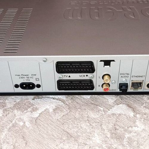 Dream Multimedia DM7000-S satellite receiver like new with remote and 250GB HDD