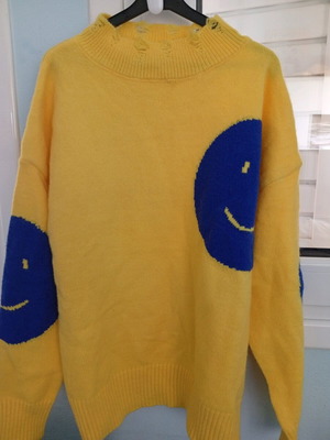 Synthetic sweater like new, size Medium, multicolored