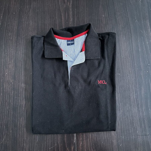T shirt with collar like new, size L, black
