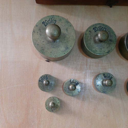 Wooden box with bronze weights used