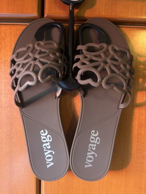 Voyage flip flops new, brown, size 39