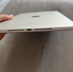 πωλείται apple  iPad 6 gen 32 Gb 4G
