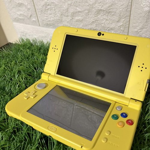 Nintendo 3DS XL Pikachu Edition console
